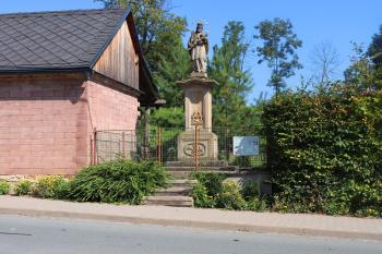 socha sv. Jana Nep. (© Alena Říhová 09/2021)