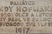 pomník Jendy Hofmana