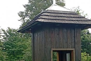 Kaplička Brána milosrdenství v Chotovicích v okrese Svitavy. (© Pavel Vítek  10/2025)