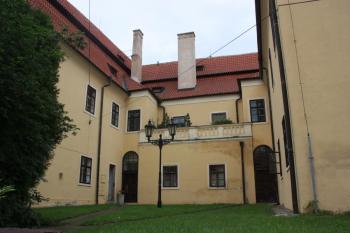 Nádvoří hlavní budovy ( © Ivan Grisa 08/2011)