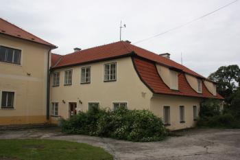 Západní část vedlejší budovy ( © Ivan Grisa 08/2011)