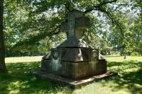 památník na vojenském hřbitově