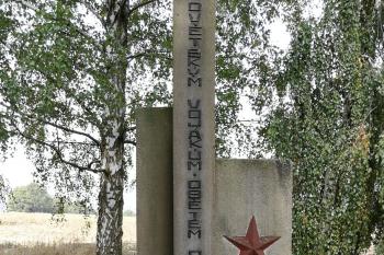 Vojenský hřbitov (© Stanislav Dusek 09/20185)