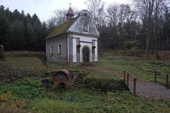 Božanov-poutní kaple (© Martin Kopecký 11/2025)
