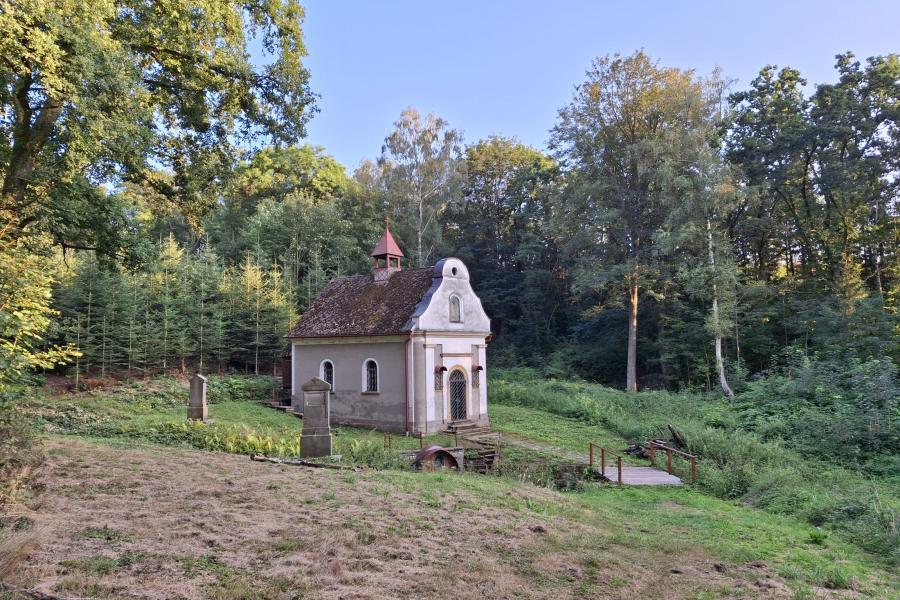 kaple Panny Marie Lurdské s poutním areálem