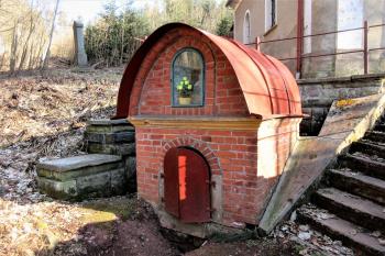 Božanov-Mariánská studánka (© Jiří Černý 05/2022)
