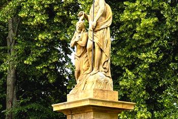 Sousoší Křest Krista ve Věrovanech u Dubu nad Moravou v okrese Olomouc. (© Pavel Vítek  09/2025)