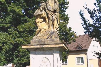 Sousoší Křest Krista ve Věrovanech u Dubu nad Moravou v okrese Olomouc. (© Pavel Vítek  09/2025)