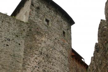 Jedna z hradních bran (© Jiří Cukr, 08/2014)