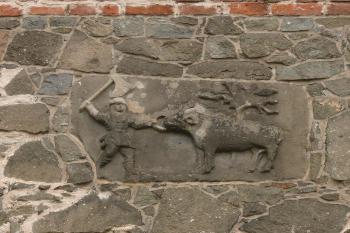 Pernštejnský motiv na jedné z bran (© Jiří Cukr, 08/2014)