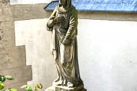 sochy u kostela Povýšení sv. Kříže