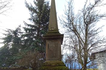 obelisk (© Milan Žáček 12/2022)