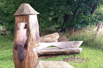 Dřevěná zvonička v Chotovicích u Nového Boru v okrese Česká Lípa. (© Pavel Vítek  10/2025)