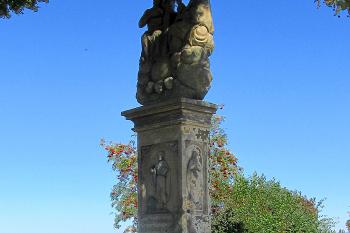 Socha Nejsvětější Trojice v Dolním Újezdu u Litomyšle, u silnice na Vidlatou Seč (© Pavel Vítek  09/2025)