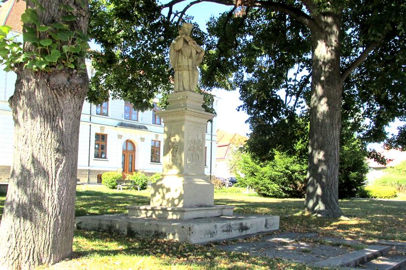 socha sv. Jana Nepomuckého socha sv. Jana Nepomuckého