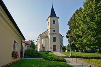 Křepice-kostel (© Ji 13 Va 09/2014)