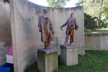 sousoší bří Mrštíků (© Růžena Kalíková 10/2023)