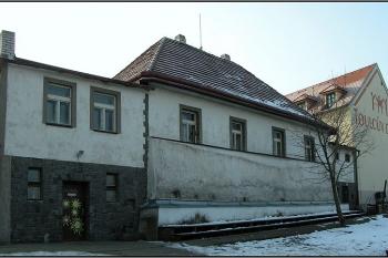 Lovecký zámeček od severu ( © Petr Turyna 01/2006)