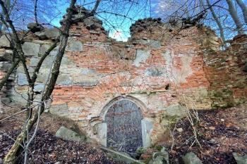 zřícenina kaple v Liščí (© Jörg Mattusch 12/2024)