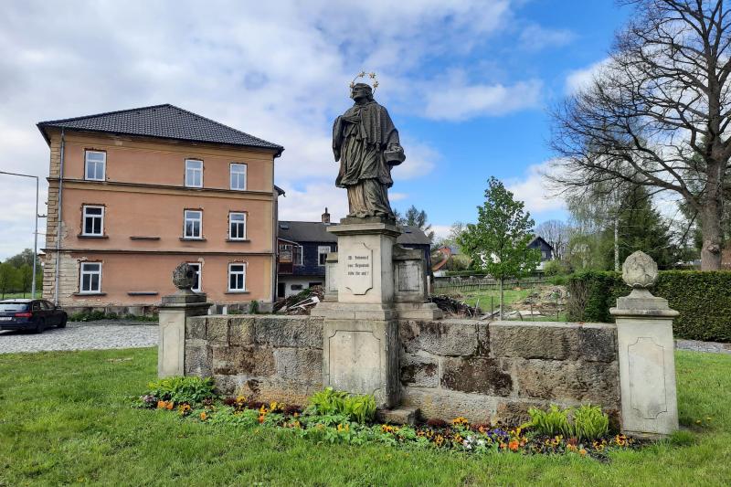 socha sv. Jana Nepomuckého socha sv. Jana Nepomuckého