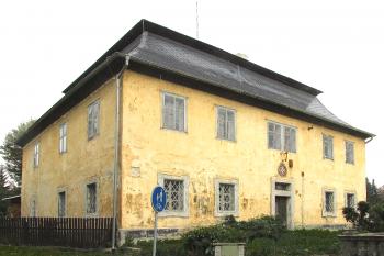 Fara ve Skalici u České Lípy. (© Pavel Vítek  10/2025)