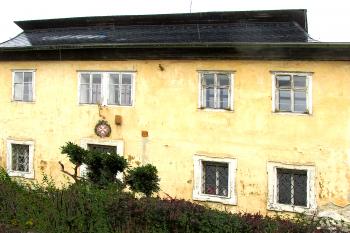 Fara ve Skalici u České Lípy. (© Pavel Vítek  10/2025)