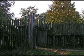 Vstupní brána - vnitřní pohled ( © Petr Turyna 10/2005)
