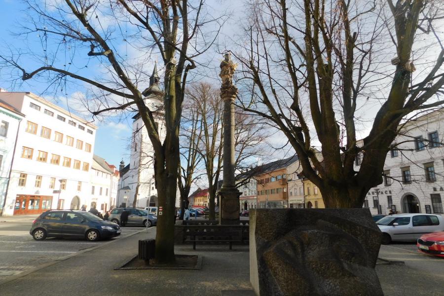 sloup se sochou sv. Jana Nepomuckého