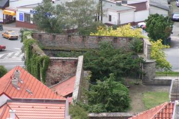 Bastion v zámeckém parku ( © Petr Turyna 07/2004)