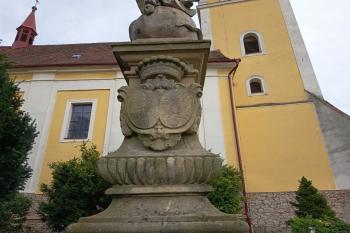 erbovní deska s aliančním znakem rodů Münch-Bellinghausen-Gillern (© Jaroslav Špiroch  09/2025)