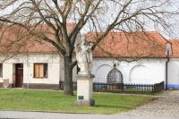 sochy sv. Dominika a Gottharda