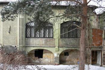 Východní zámecké průčelí ( © Petr Turyna 02/2006)