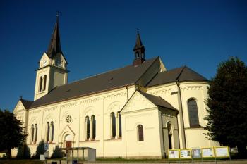 Šaratice-kostel (© Zdeněk Kejnar 09/2018)