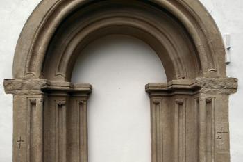 románský portál v severním průčelí (© Pavel Zany Komárek  26. 10. 2009)