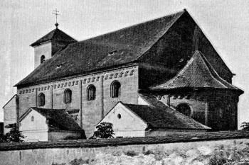 kostel od jihovýchodu na počátku 20. století (© Antonín Podlaha: Soupis památek historických a uměleckých v Království Českém, sv. 37 Politický okres kralovický, Archaelogická komise při České akademii císaře Františka Josefa pro vědy, slovesnost a umění, Praha 1912)