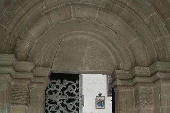Hlavní portál, pohled z barokní předsíně (© Ivan Grisa, 08/2008)