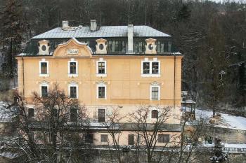Pohled na hlavní budovu usedlosti ( © Petr Turyna 02/2006)