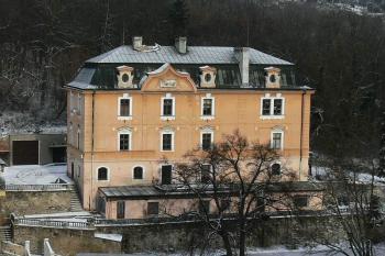 Pohled na hlavní budovu usedlosti ( © Petr Turyna 02/2006)
