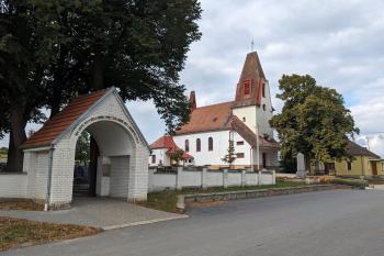 Holubice-kostel (© Rostislav Kotulán 10/2023)