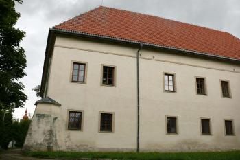 Pohled ze zahrady (© Jiří Cukr, 08/2014)