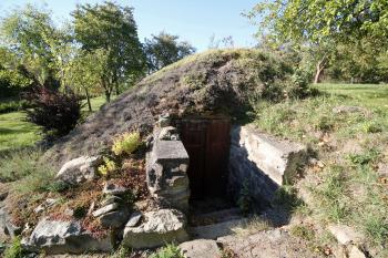 vstup do sklepa (© Pavel Zany Komárek 30. 9. 2018)