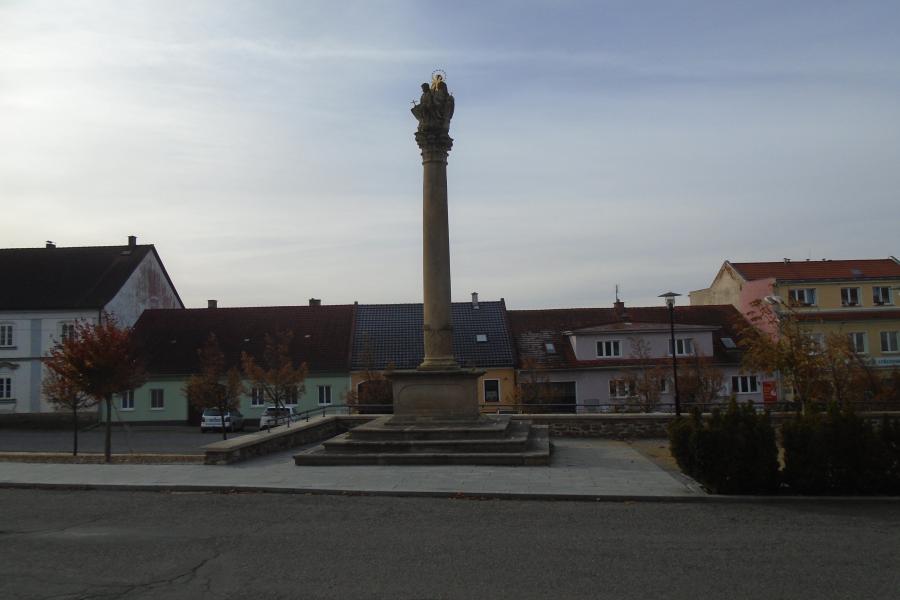 sloup se sousoším Nejsvětější Trojice