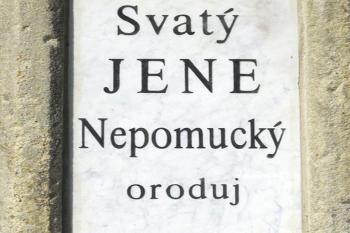 Socha sv. Jana Nepomuckého v Drahlově, místní části obce Charváty, v jižní části okresu Olomouc. (© Pavel Vítek  09/2025)