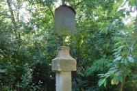 sloup s malbou na plechu