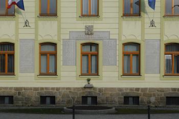 pamětní desky třešťským obětem 2. světové války (© Milan Caha  03/2020)