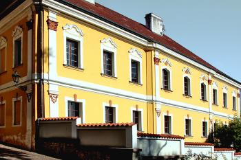 Probošství u kostela Povýšení Kříže vLitomyšli. (© Pavel Vítek  09/2025)