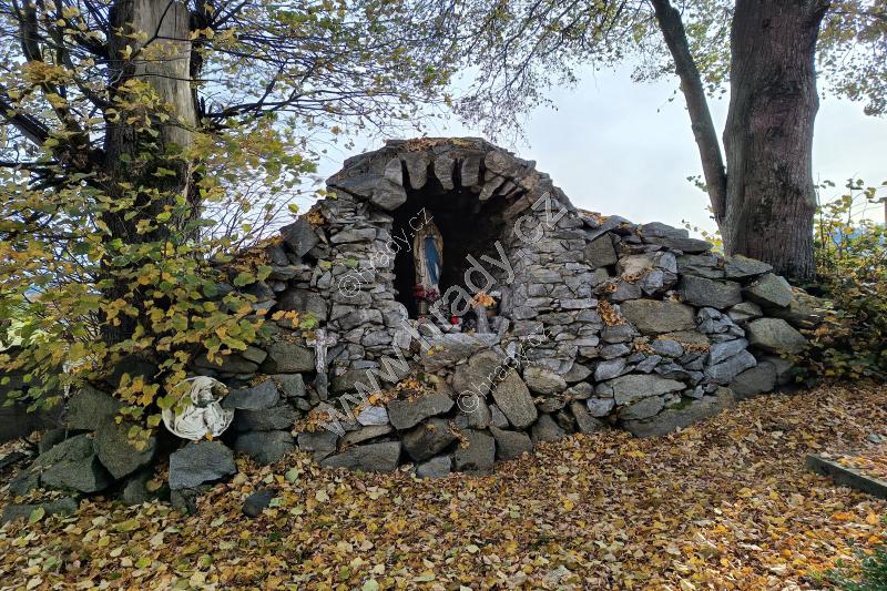 výklenková kaple Panny Marie Lurdské