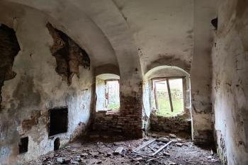 klenby v přízemí bočního křídla (© Jaroslav Špiroch  10/2025)