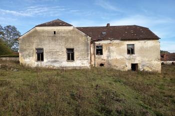 budova fary od jihu (© Jaroslav Špiroch  10/2025)