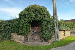 výklenková kaple Panny Marie